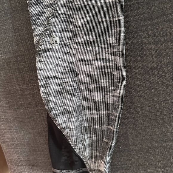 Lululemon Leggings, EUC, Black and Grey, size 6 - Picture 5 of 7